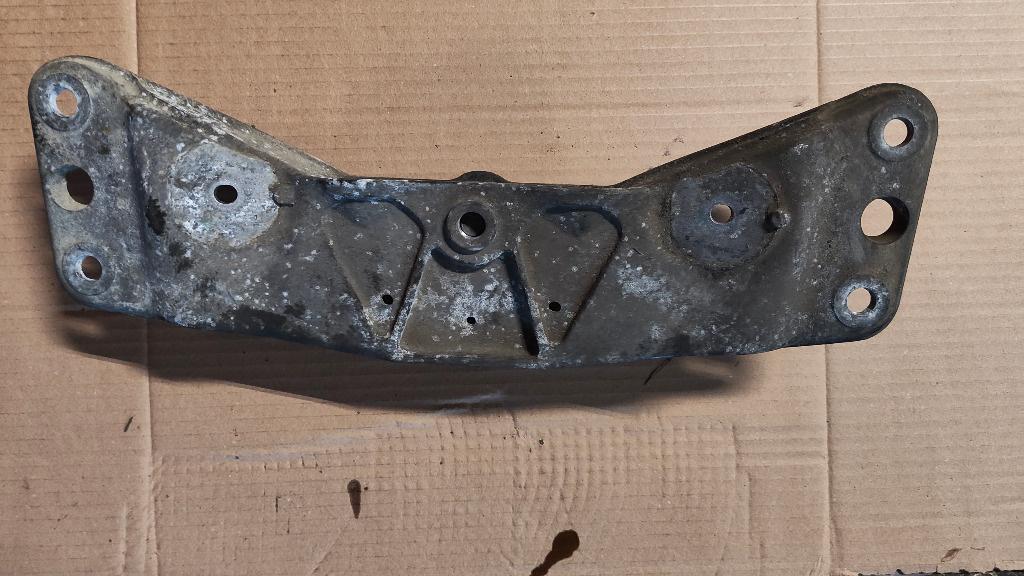 Traversa/suport cutie de viteze bmw e65 e66 e67 22326759680 6759680
