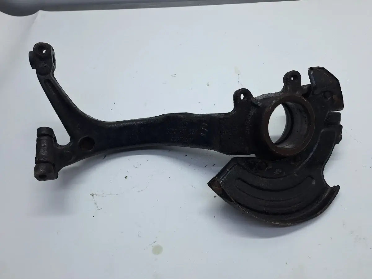 Fuzeta stanga fata VOLKSWAGEN PASSAT 3B2 1996 - 2001 1.6 ADP, AHL, ANA, ARM 8D0407257S