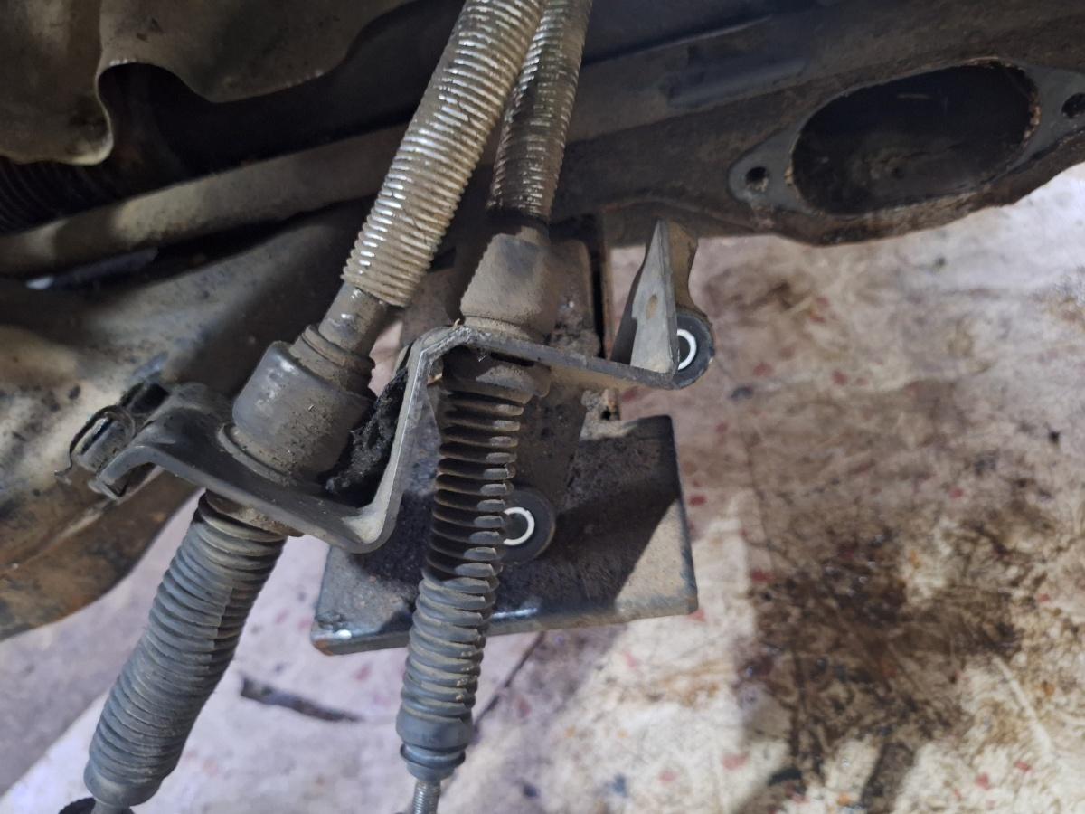 Cablu timonerie schimbator de viteze AUDI A3 8L1 1996 - 2006 1.9 TDI ASZ 1J0711112E