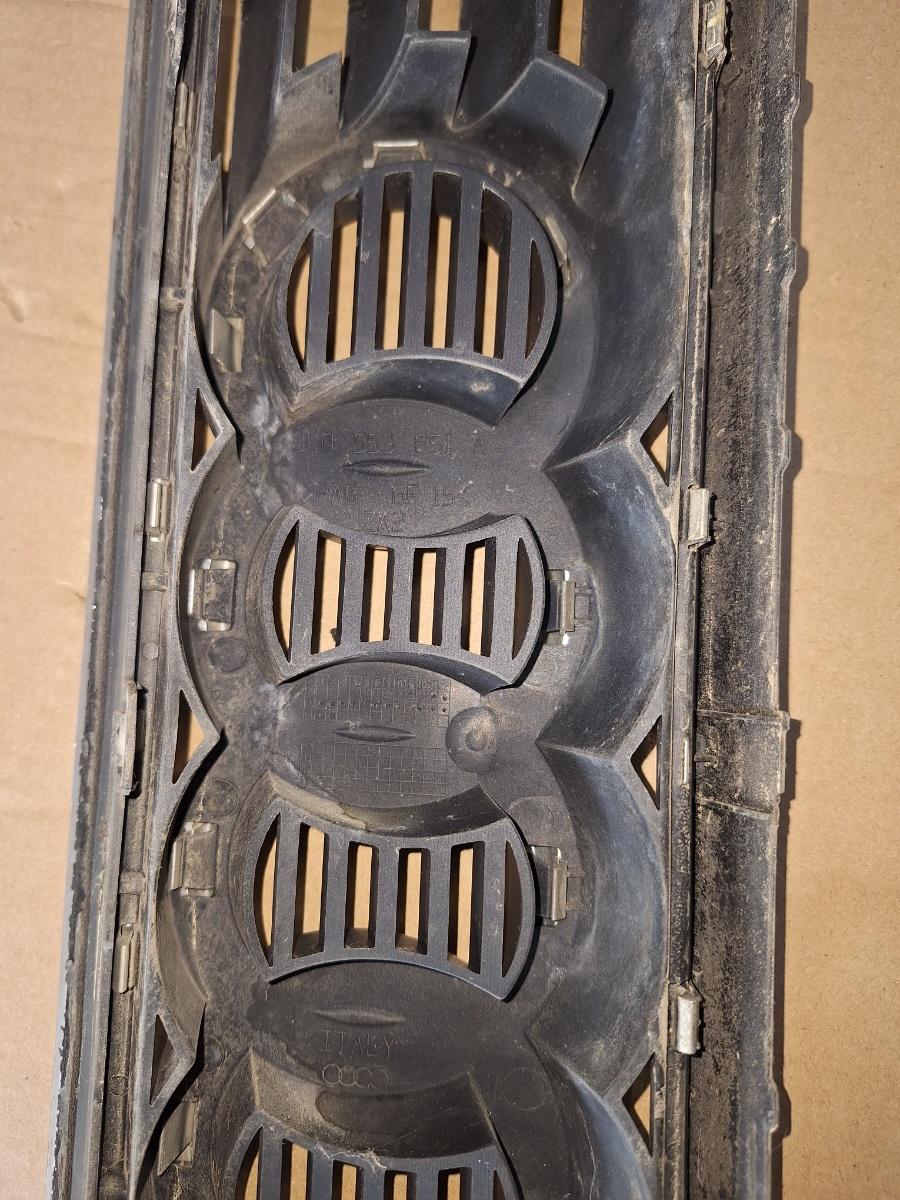 Grila capota AUDI A3 8L1 1996 - 2006 1.9 TDI ASZ 8L0853651A