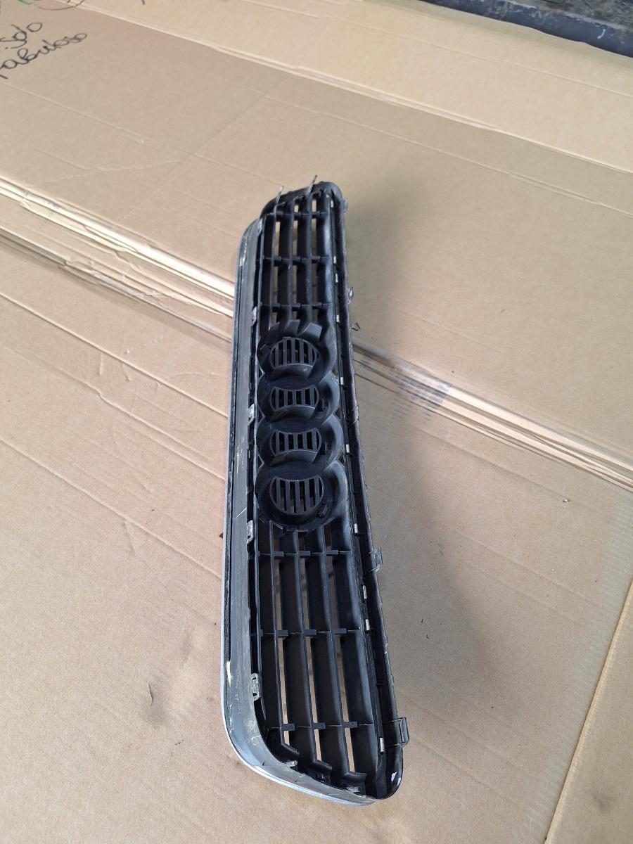 Grila capota AUDI A3 8L1 1996 - 2006 1.9 TDI ASZ 8L0853651A