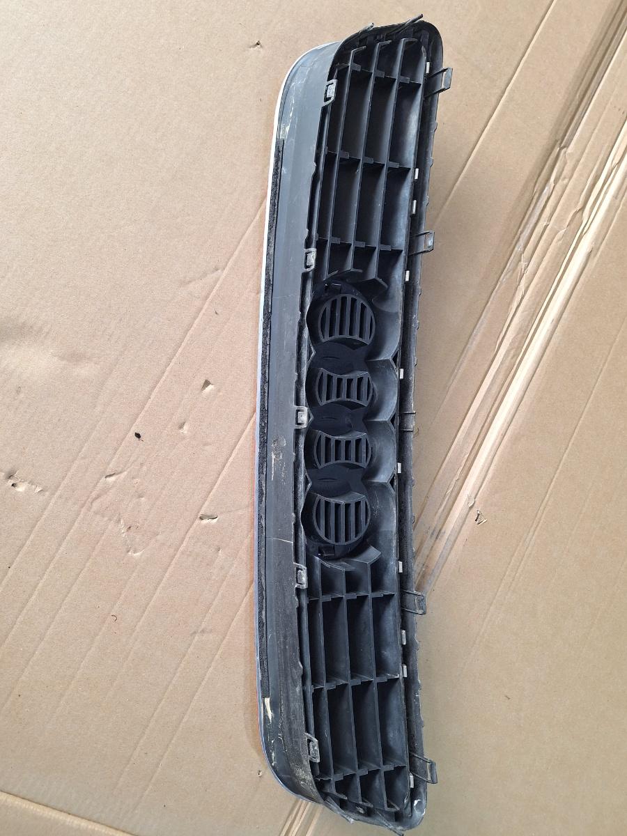 Grila capota AUDI A3 8L1 1996 - 2006 1.9 TDI ASZ 8L0853651A