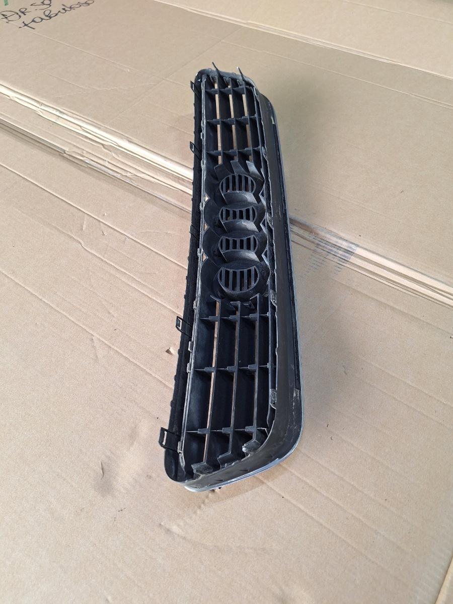 Grila capota AUDI A3 8L1 1996 - 2006 1.9 TDI ASZ 8L0853651A