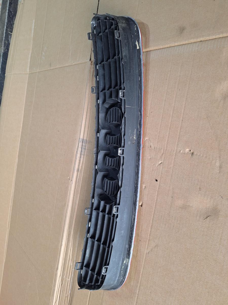 Grila capota AUDI A3 8L1 1996 - 2006 1.9 TDI ASZ 8L0853651A