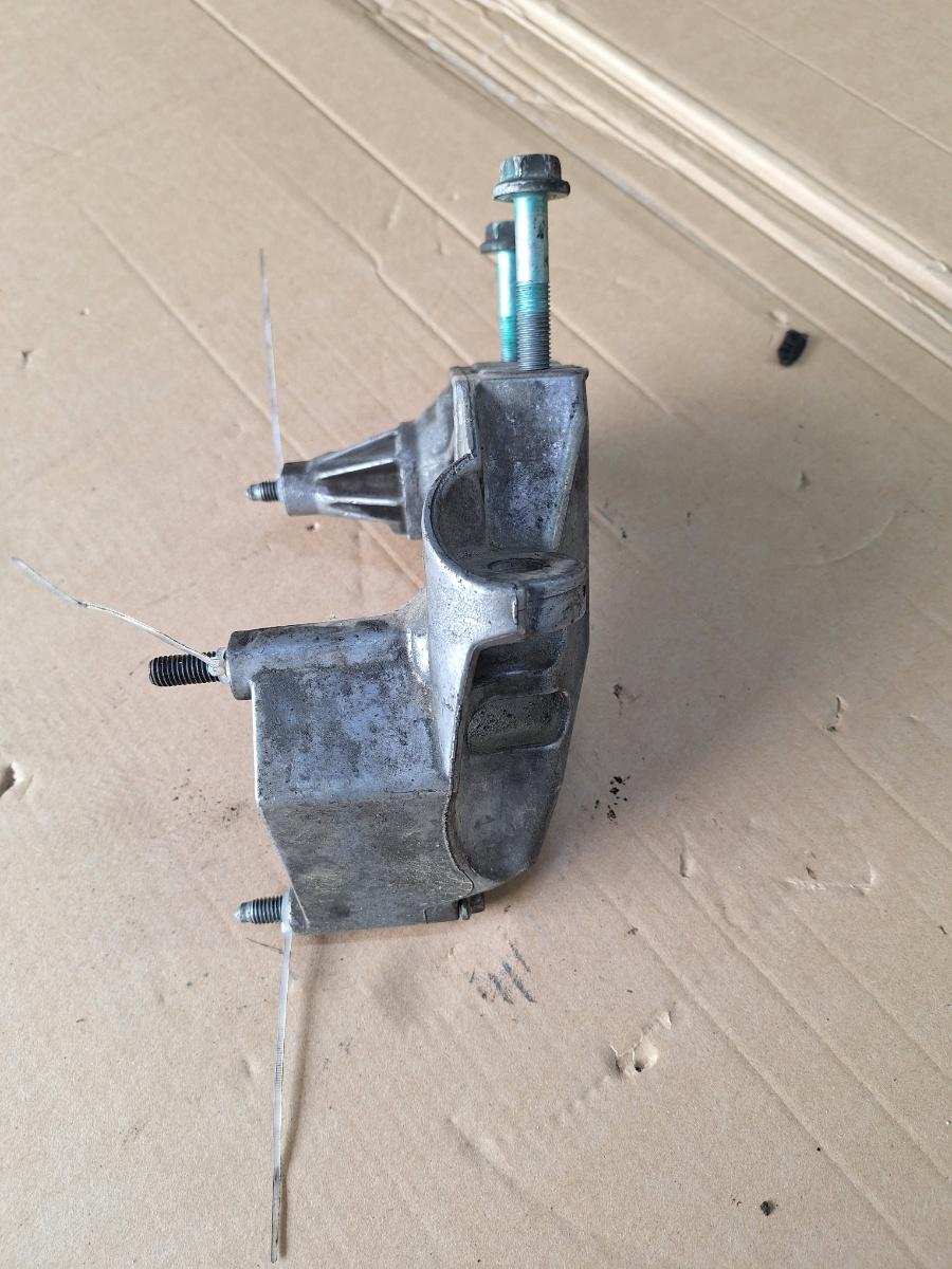 Suport tampon motor AUDI A3 8L1 1996 - 2006 1.9 TDI ASZ 038199207N