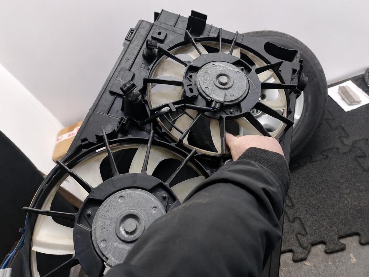 Ventilator electric racire radiator TOYOTA PRIUS _W3_ 2008 -> 1.8 Hybrid 2ZR-FXE 1002221377