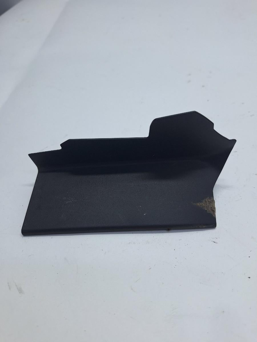 Ornamente stopuri stanga TOYOTA COROLLA _E21_ 2018 -> 1.8 Hybrid 2ZR-FXE 81498-02060