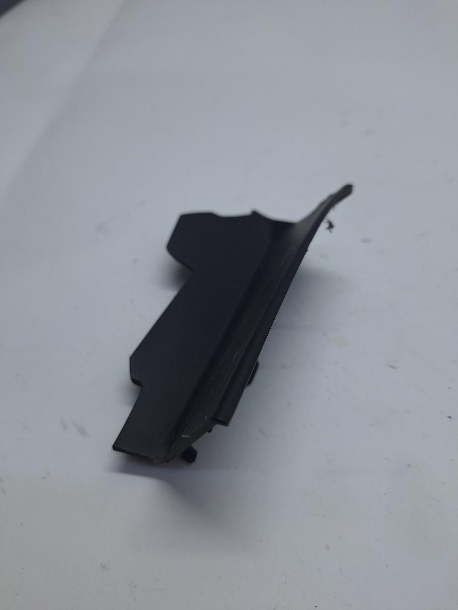 Ornamente stopuri stanga TOYOTA COROLLA _E21_ 2018 -> 1.8 Hybrid 2ZR-FXE 81498-02060