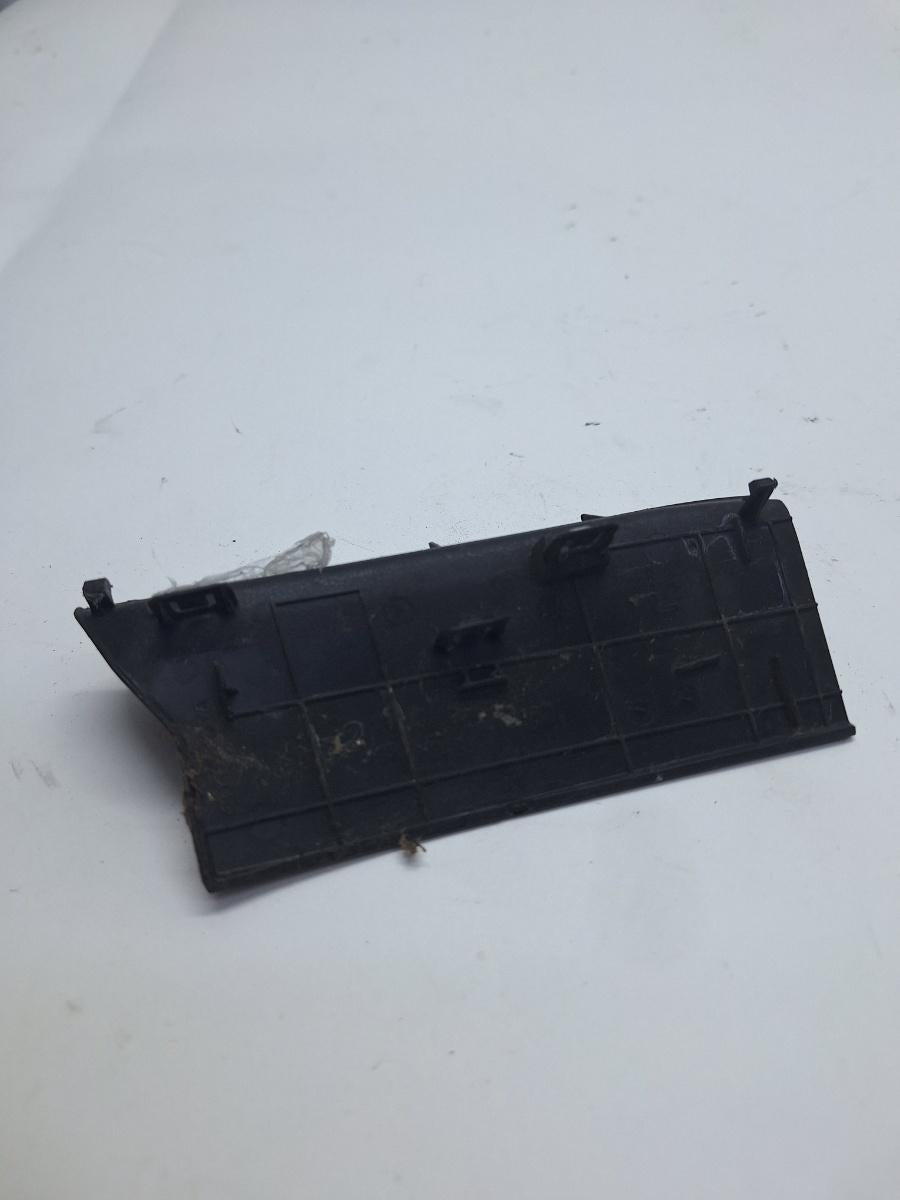 Ornamente stopuri stanga TOYOTA COROLLA _E21_ 2018 -> 1.8 Hybrid 2ZR-FXE 81498-02060