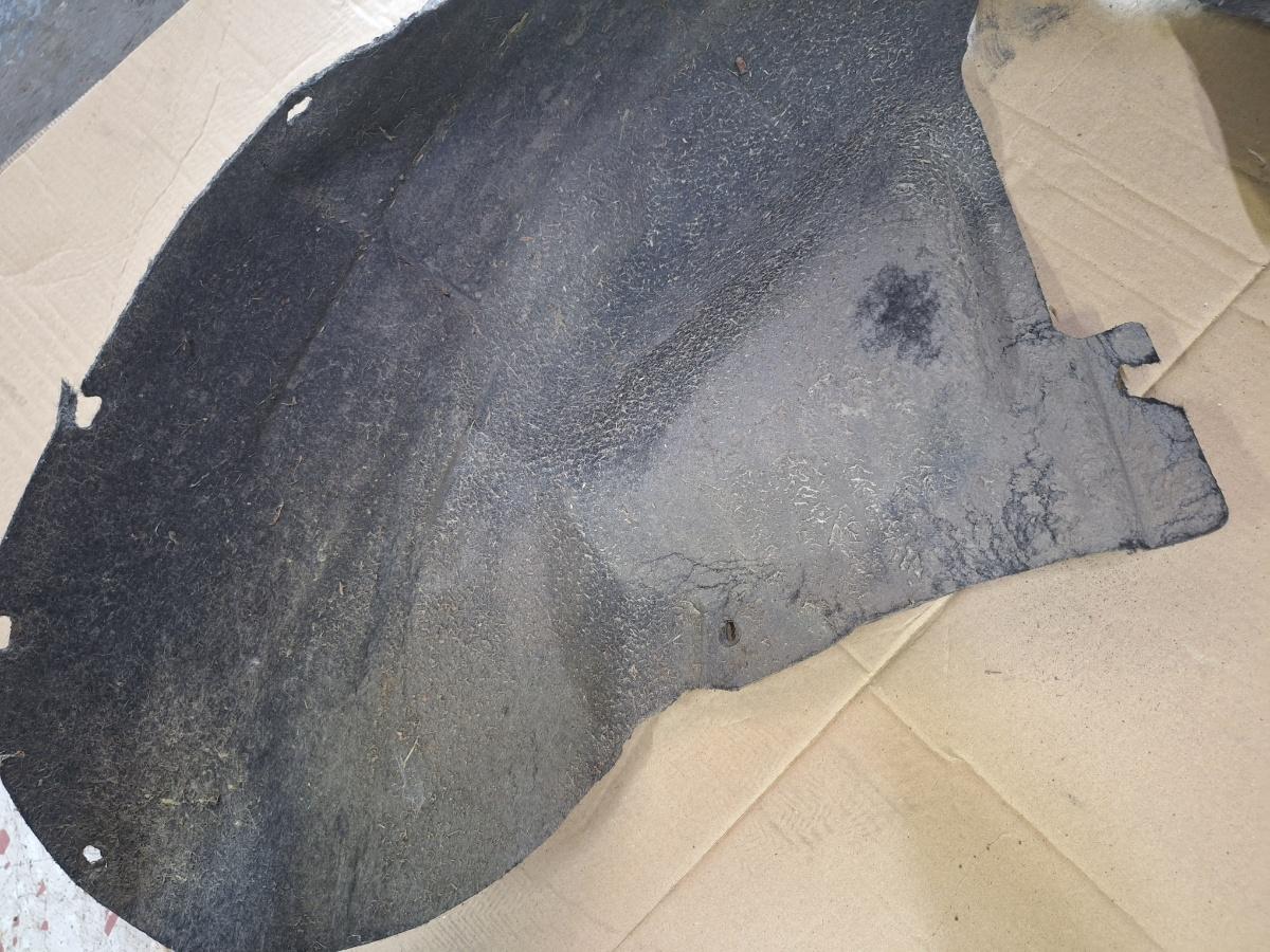 Carenaj roata stanga spate VOLKSWAGEN PASSAT 365 2010 - 2014 2.0 TDi BlueMotion CFFB 3AA810971B