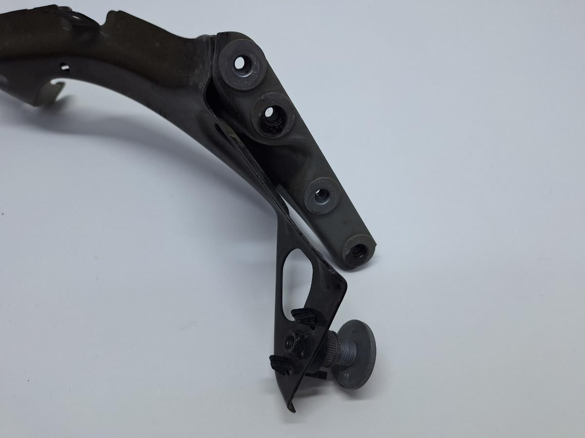 Suport de fixare aripa dreapta fata AUDI A6 IV Avant 4G5, C7, 4GD 2011 - 2018 2.0 TDI CSUD, DDCB 4G0805816
