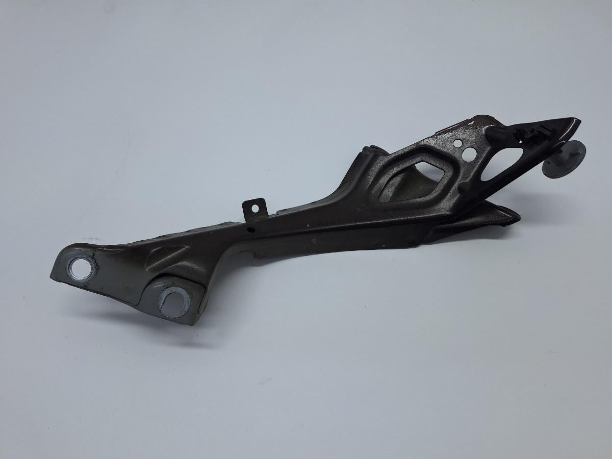 Suport de fixare aripa dreapta fata AUDI A6 IV Avant 4G5, C7, 4GD 2011 - 2018 2.0 TDI CSUD, DDCB 4G0805816