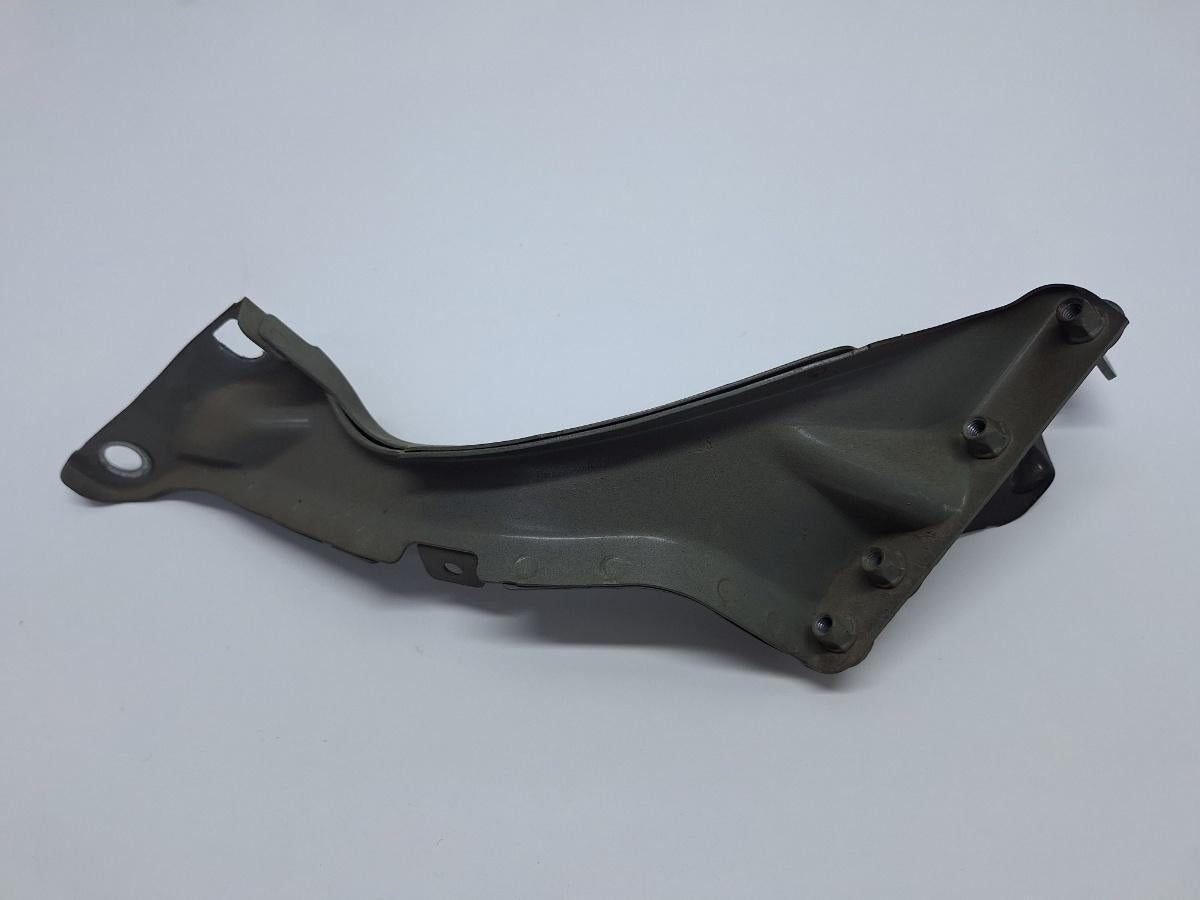 Suport de fixare aripa dreapta fata AUDI A6 IV Avant 4G5, C7, 4GD 2011 - 2018 2.0 TDI CSUD, DDCB 4G0805816