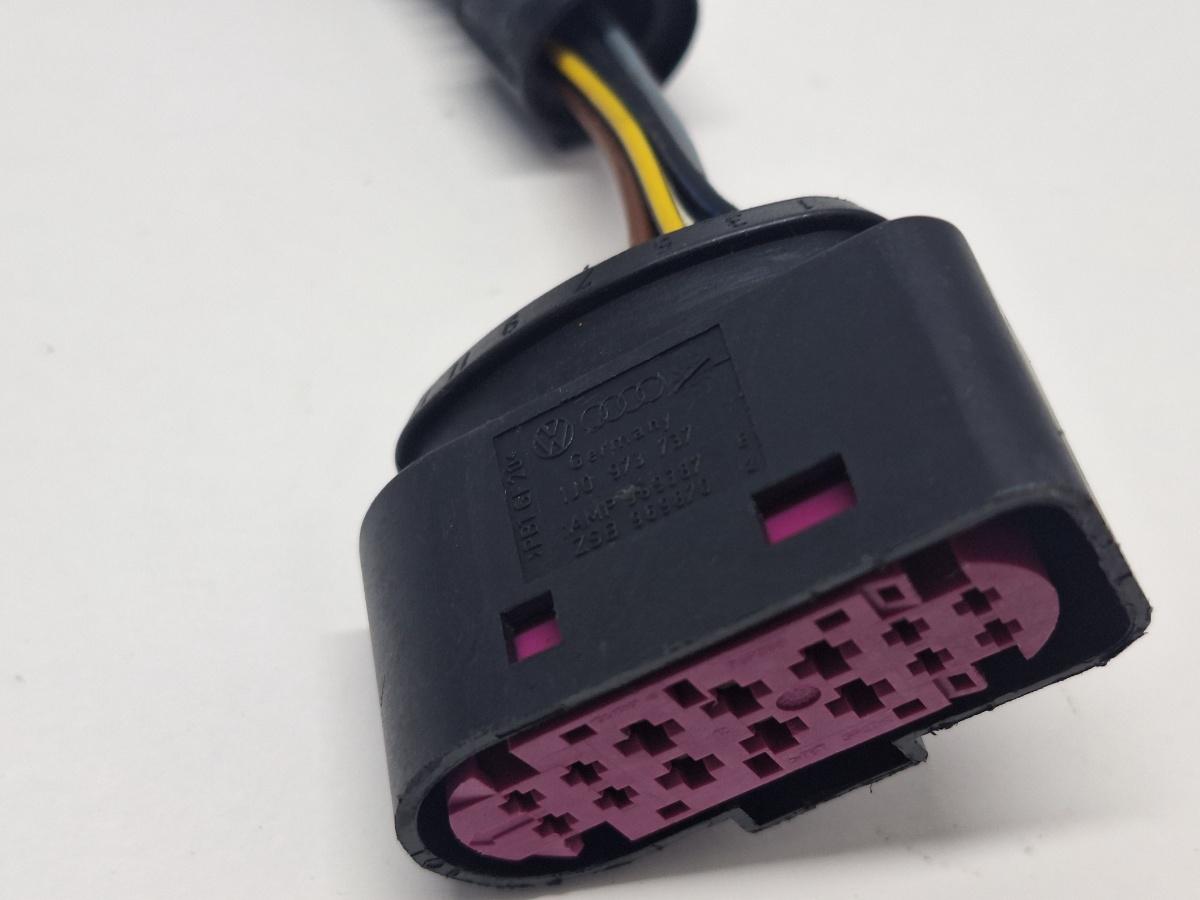 Mufa conector far bi-xenon VOLKSWAGEN TOUAREG 7LA, 7L6, 7L7 2002 - 2013 3.0 V6 TDI BKS, CATA 1J0973737