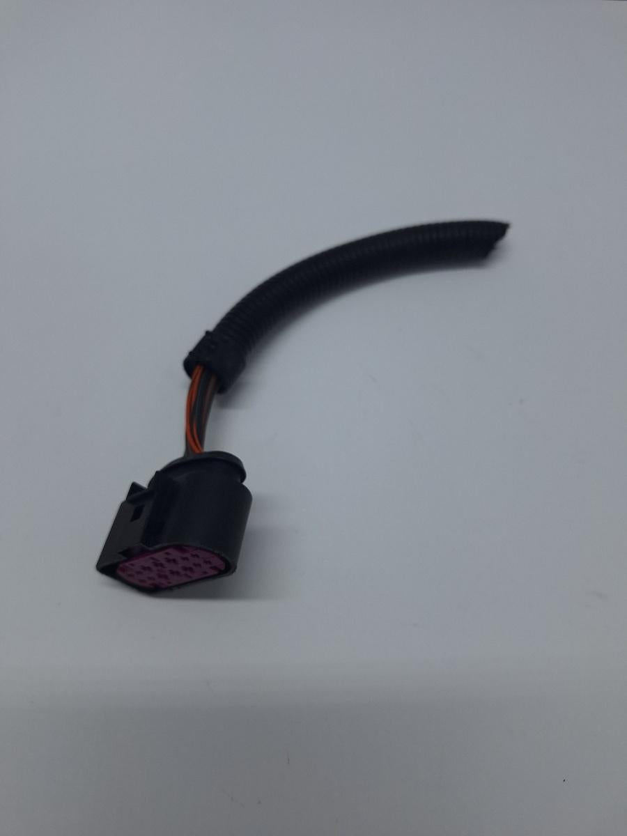 Mufa conector far bi-xenon VOLKSWAGEN TOUAREG 7LA, 7L6, 7L7 2002 - 2013 3.0 V6 TDI BKS, CATA 1J0973737
