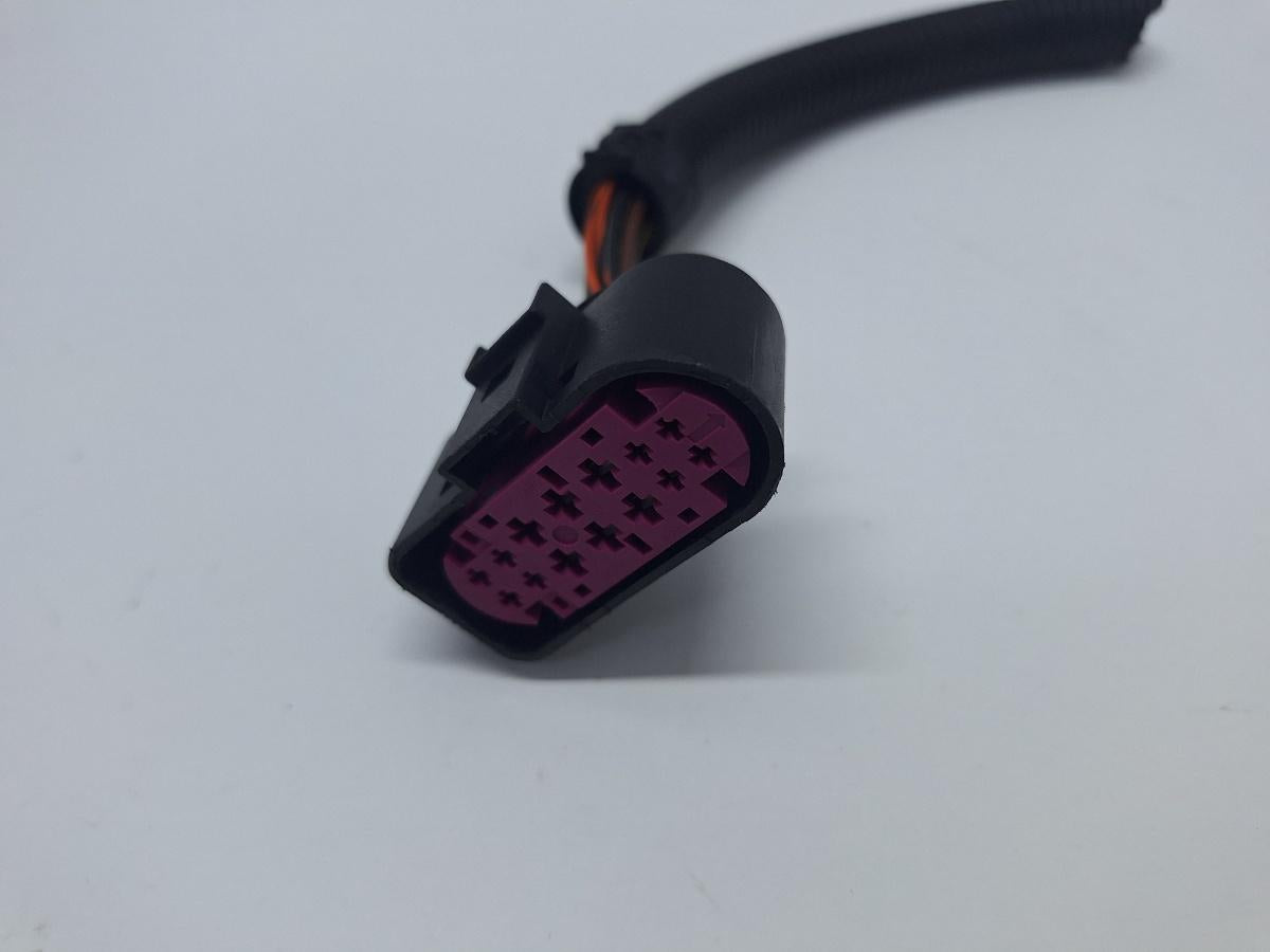 Mufa conector far bi-xenon VOLKSWAGEN TOUAREG 7LA, 7L6, 7L7 2002 - 2013 3.0 V6 TDI BKS, CATA 1J0973737