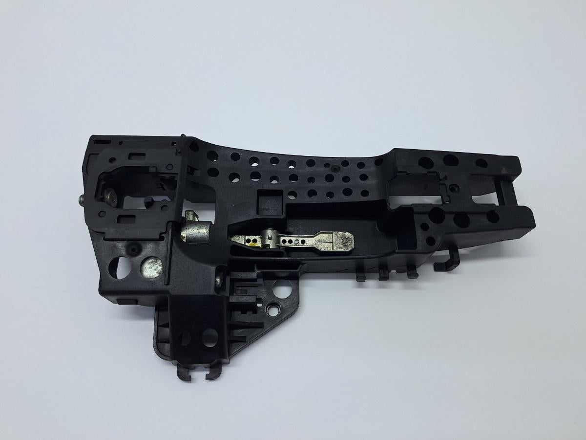 Maner/suport exterior portiera spate dreapta spate AUDI A4 IV Avant 8K5, B8 2007 - 2015 2.0 TDI CAGA, CJCA, CMEA, CMFA VAG 8T0837886A