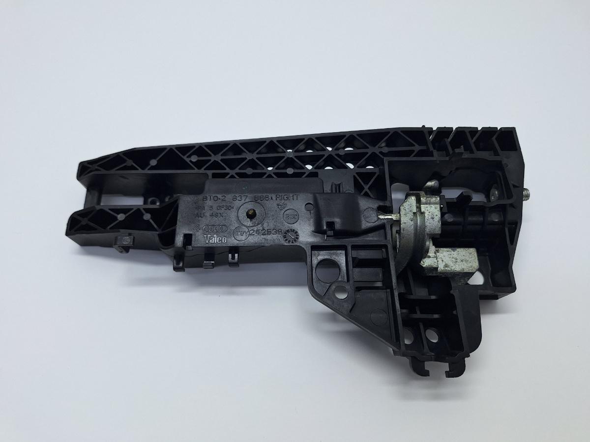 Maner/suport exterior portiera spate dreapta spate AUDI A4 IV Avant 8K5, B8 2007 - 2015 2.0 TDI CAGA, CJCA, CMEA, CMFA VAG 8T0837886A