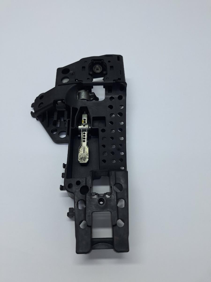 Maner/suport exterior portiera spate dreapta spate AUDI A4 IV Avant 8K5, B8 2007 - 2015 2.0 TDI CAGA, CJCA, CMEA, CMFA VAG 8T0837886A