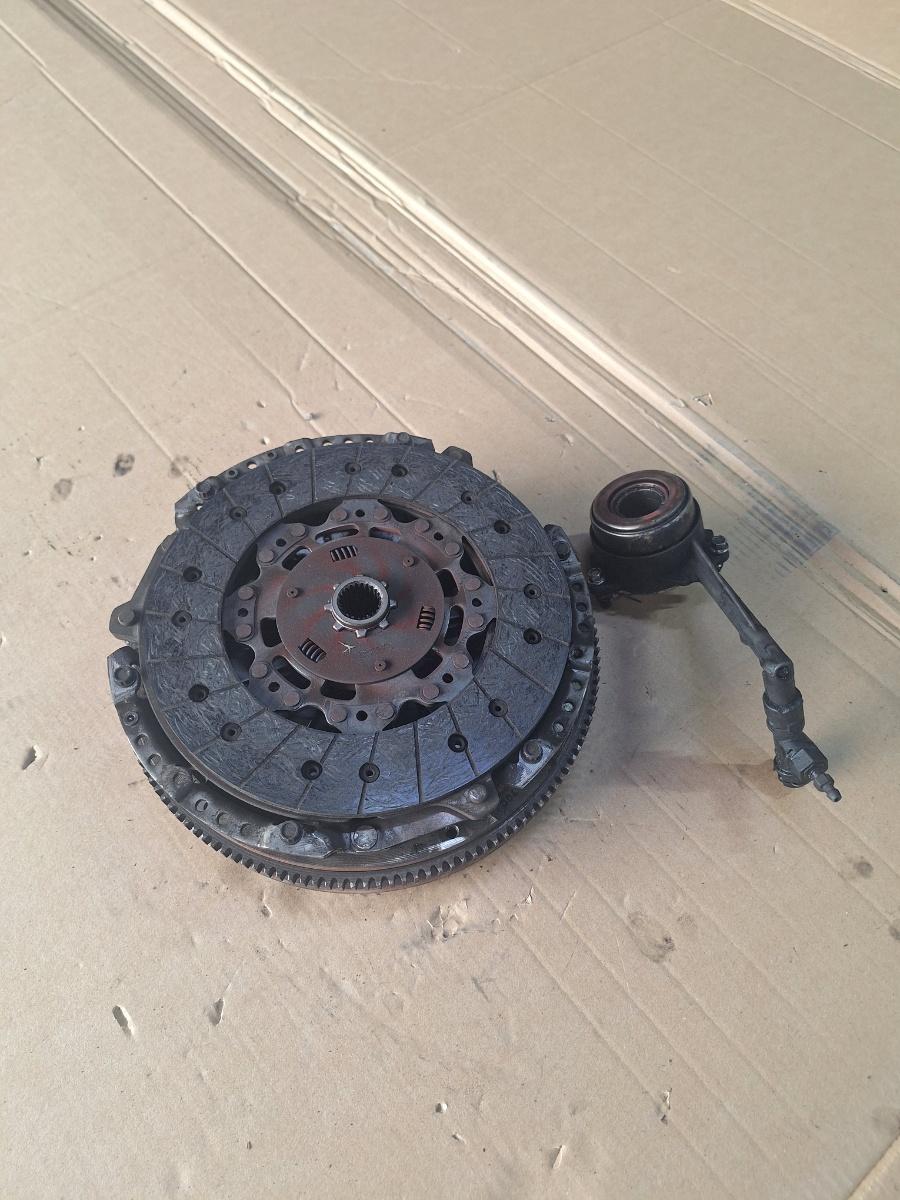Volanta cu masa dubla si kit de ambreiaj cu rulment AUDI A3 8L1 1996 - 2006 1.9 TDI ASZ