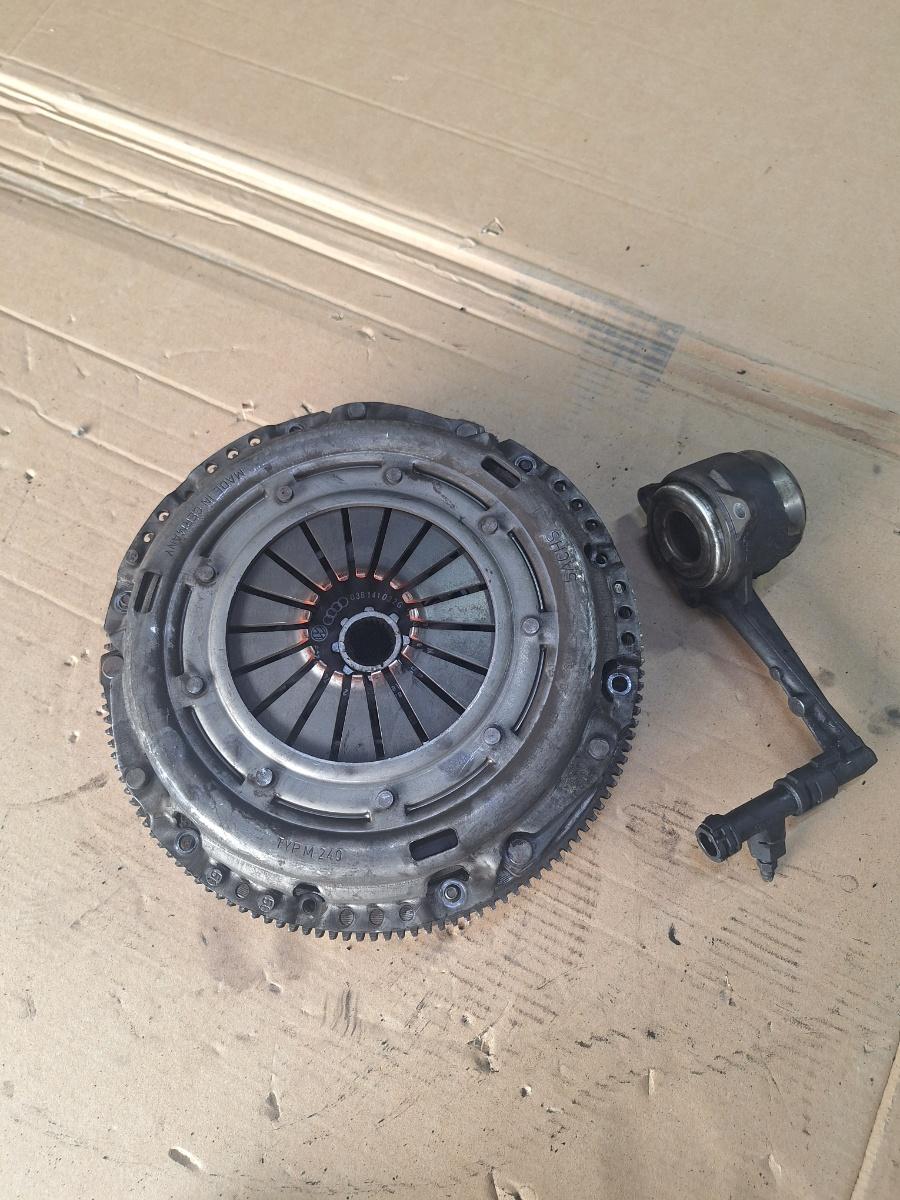 Volanta cu masa dubla si kit de ambreiaj cu rulment AUDI A3 8L1 1996 - 2006 1.9 TDI ASZ