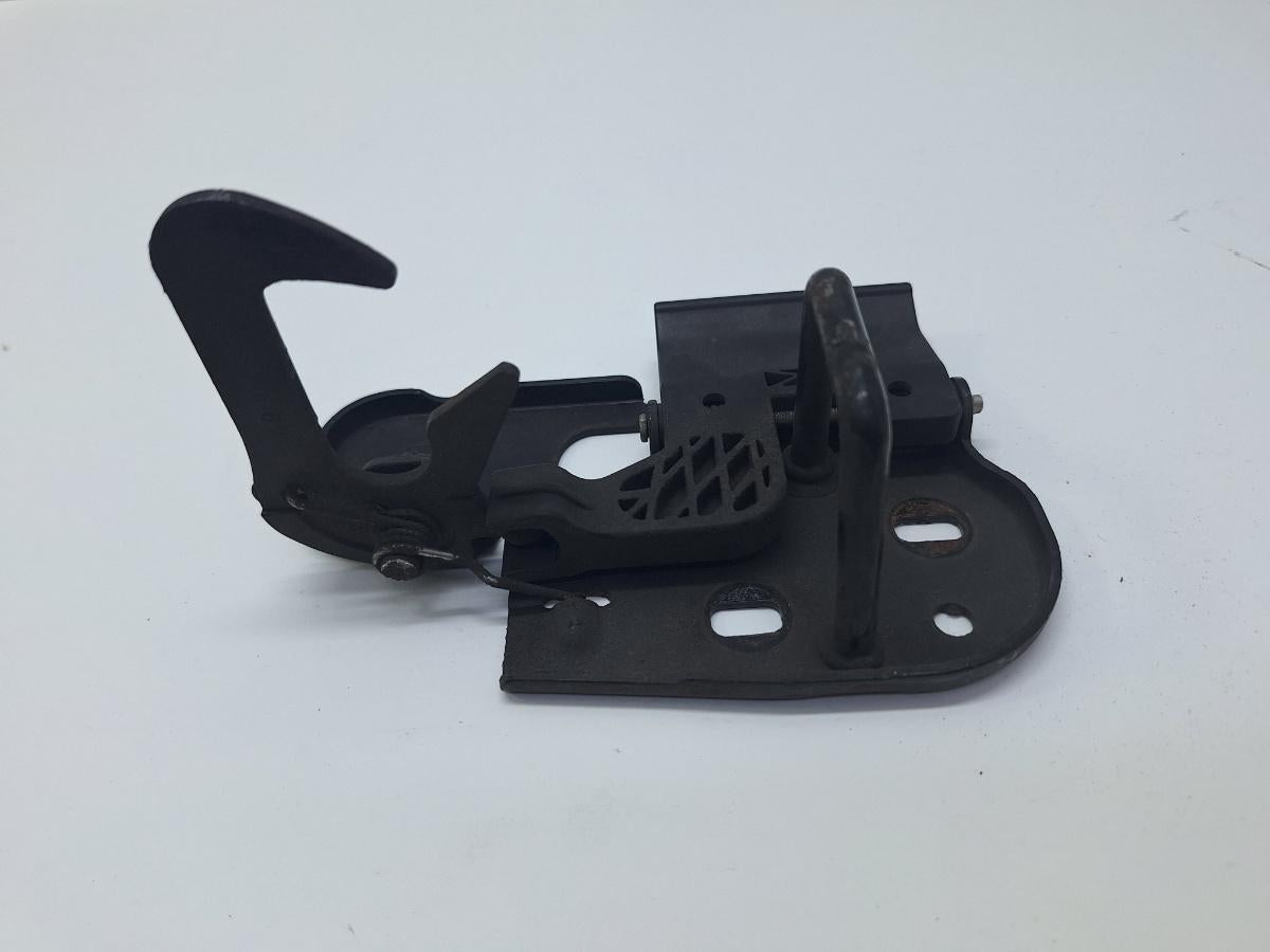 Inchizatoare capota motor VOLKSWAGEN TOURAN 1T1, 1T2 2003 - 2010 1.9 TDI BKC, BLS, BXE 1T0823480A