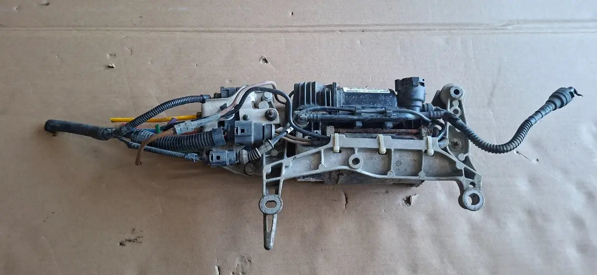Compresor suspensie aer VOLKSWAGEN TOUAREG 7LA, 7L6, 7L7 2002 - 2013 3.0 V6 TDI BKS, CATA 7L0616006D
