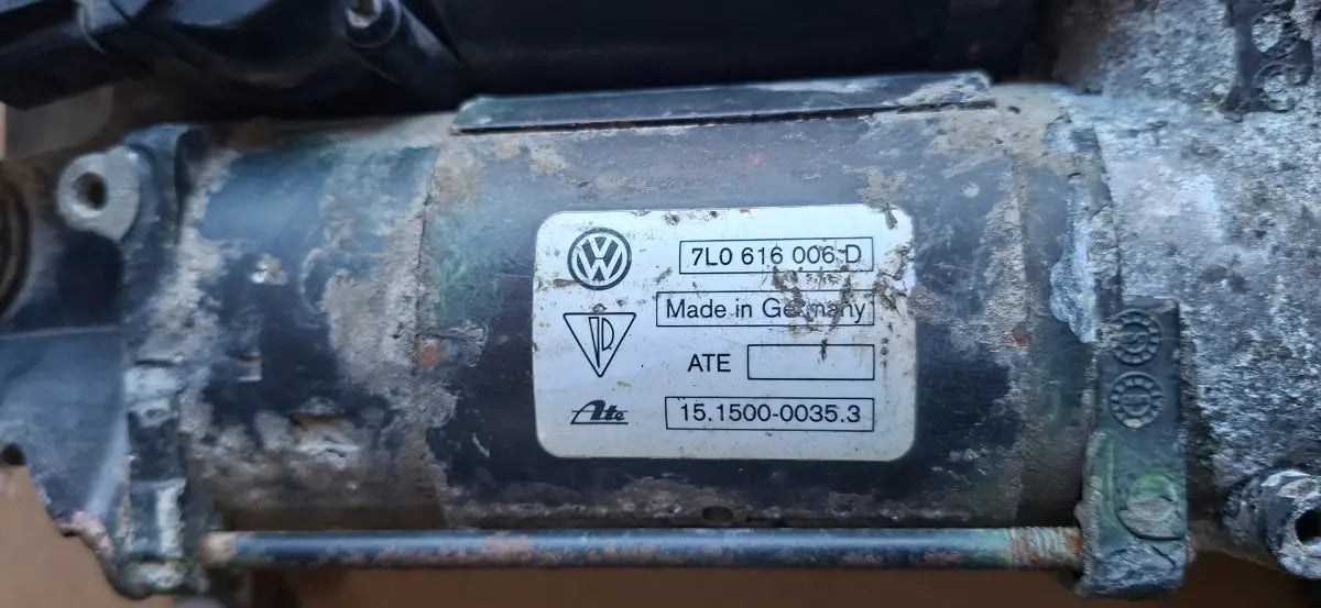 Compresor suspensie aer VOLKSWAGEN TOUAREG 7LA, 7L6, 7L7 2002 - 2013 3.0 V6 TDI BKS, CATA 7L0616006D