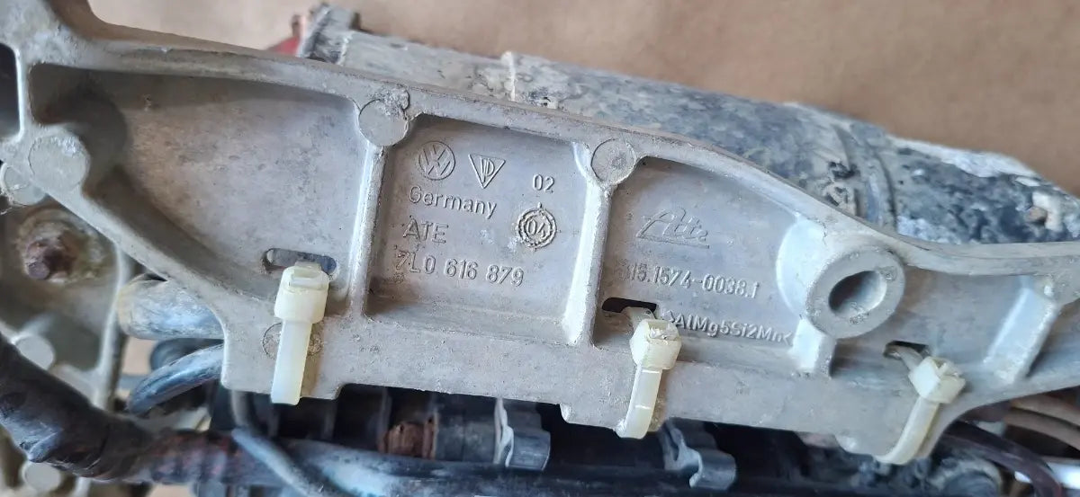 Compresor suspensie aer VOLKSWAGEN TOUAREG 7LA, 7L6, 7L7 2002 - 2013 3.0 V6 TDI BKS, CATA 7L0616006D