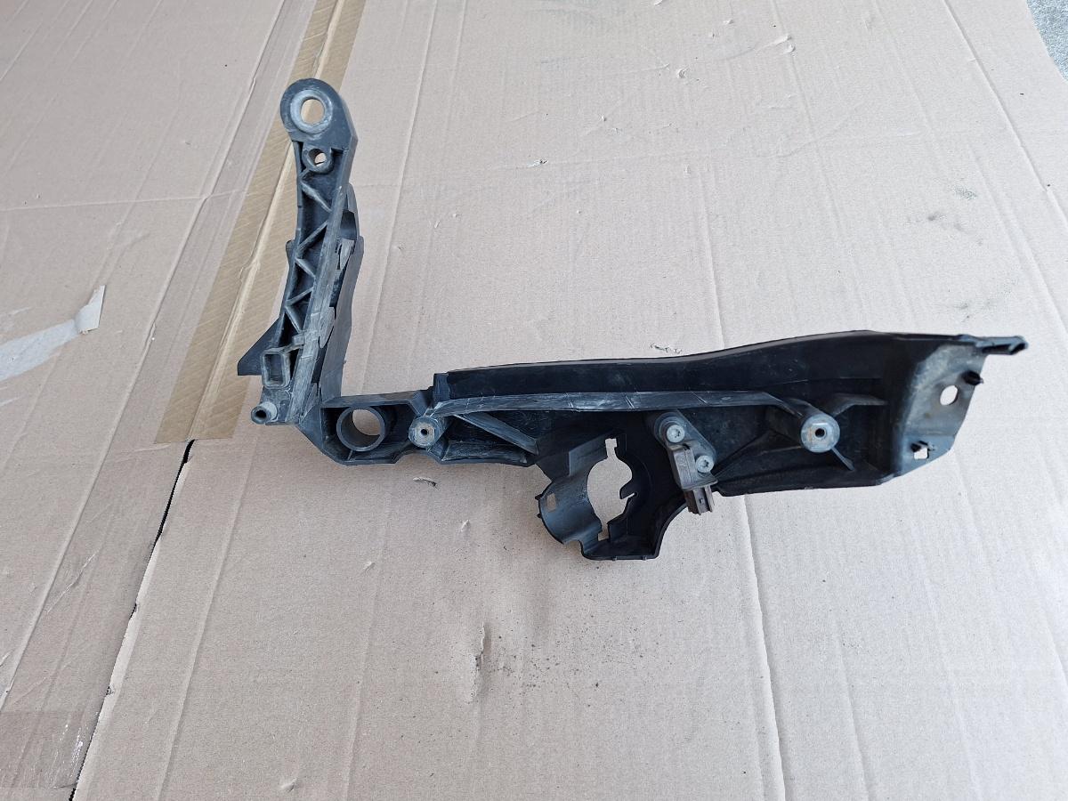 Suport de montare far dreapta AUDI A4 IV Avant 8K5, B8 2007 - 2015 2.0 TDI CAGA, CJCA, CMEA, CMFA 8K0805608A