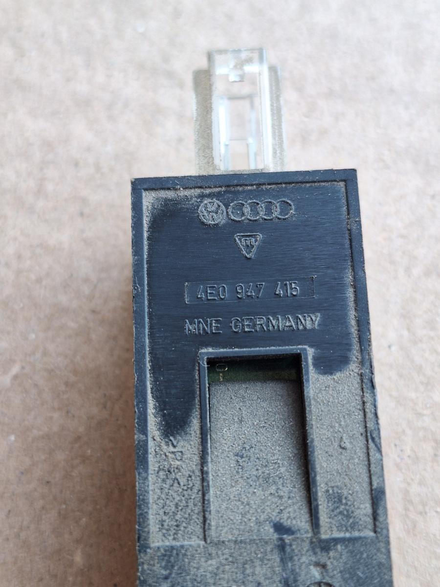 Lampa interioara portiera spate AUDI A4 IV Avant 8K5, B8 2007 - 2015 2.0 TDI CAGA, CJCA, CMEA, CMFA 4E0947415