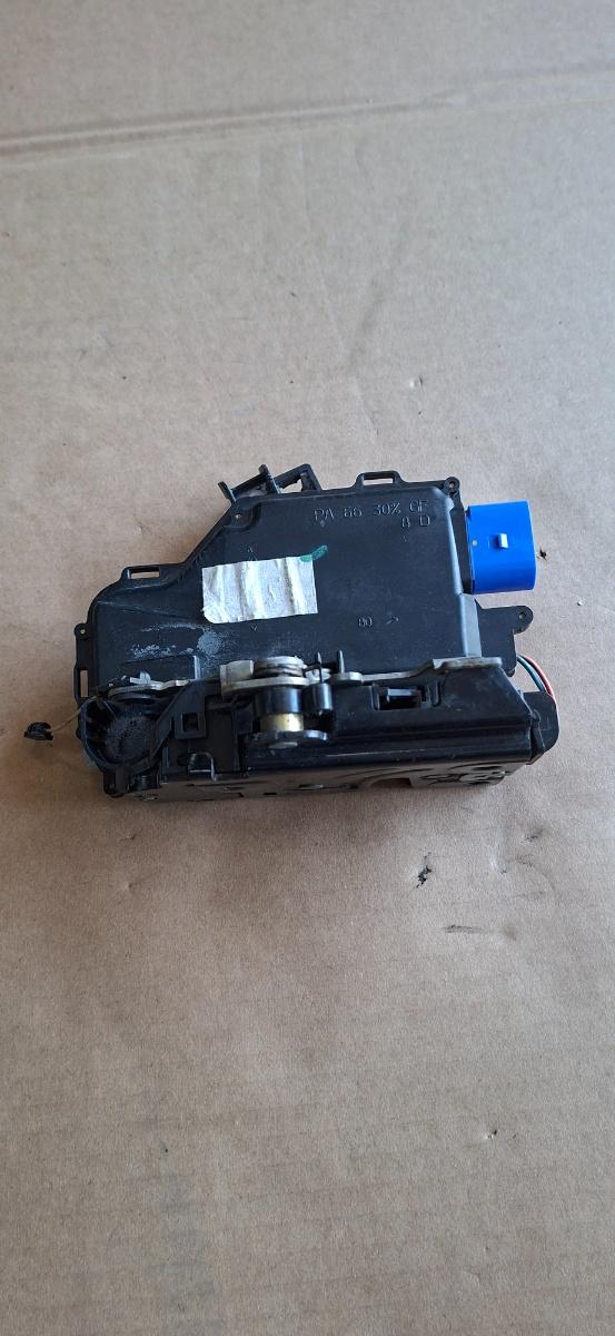 Broasca usa dreapta fata VOLKSWAGEN TOUAREG 7LA, 7L6, 7L7 2002 - 2013 3.0 V6 TDI BKS, CATA 3D1837016AC