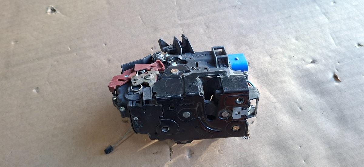 Broasca usa stanga spate VOLKSWAGEN TOUAREG 7LA, 7L6, 7L7 2002 - 2013 3.0 V6 TDI BKS, CATA 3D4839015