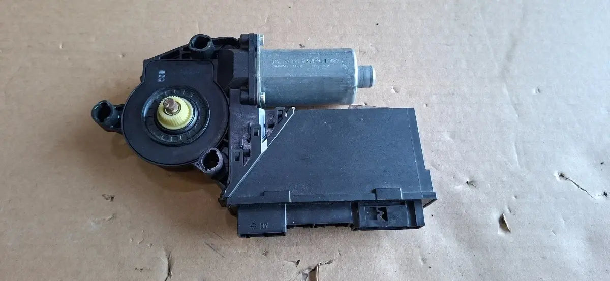 Motoras geam stanga spate VOLKSWAGEN TOUAREG 7LA, 7L6, 7L7 2002 - 2013 3.0 V6 TDI BKS, CATA 3D0959795E
