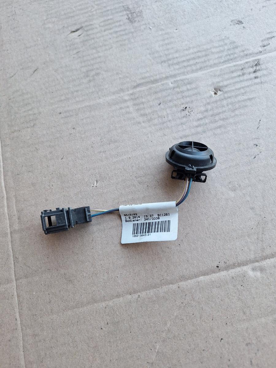Difuzor de inalta frecventa portiera fata VOLKSWAGEN PASSAT 365 2010 - 2014 2.0 TDi BlueMotion CFFB 3C8035411A