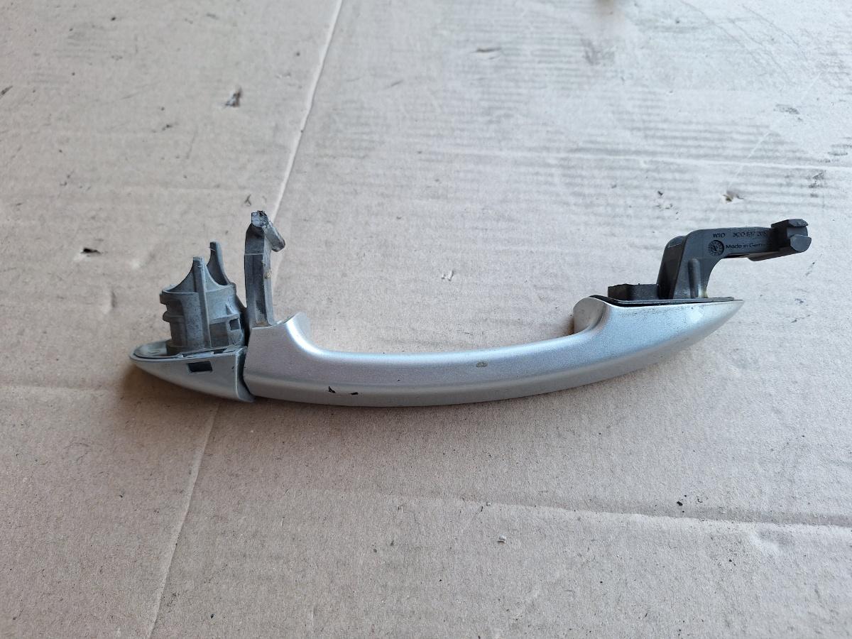 Maner exterior LA7W portiera stanga spate VOLKSWAGEN PASSAT 365 2010 - 2014 3C0837205