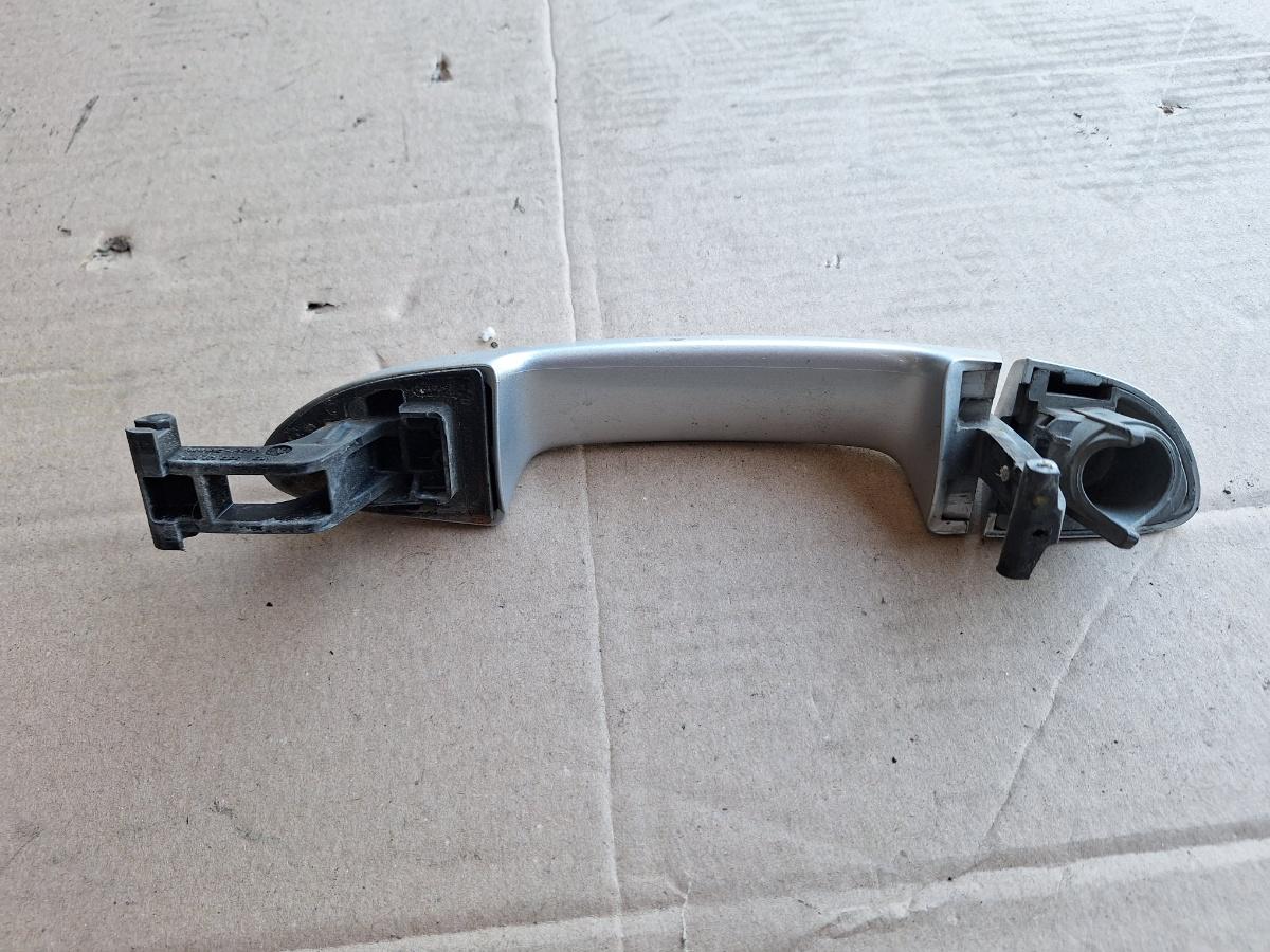 Maner exterior LA7W portiera stanga spate VOLKSWAGEN PASSAT 365 2010 - 2014 3C0837205