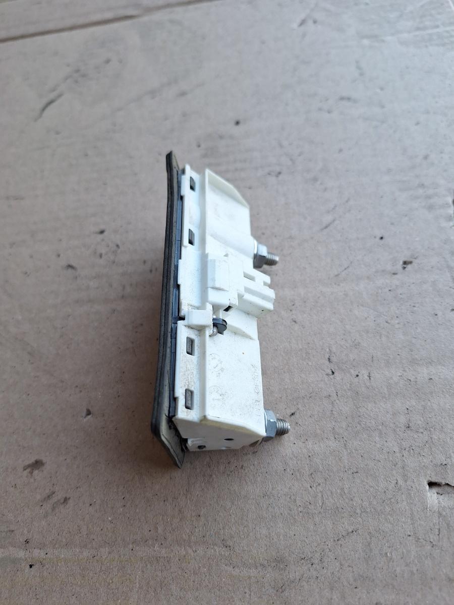 Buton deschidere hayon/portbagaj VOLKSWAGEN PASSAT 365 2010 - 2014 2.0 TDi BlueMotion CFFB Vemo V10-73-0653