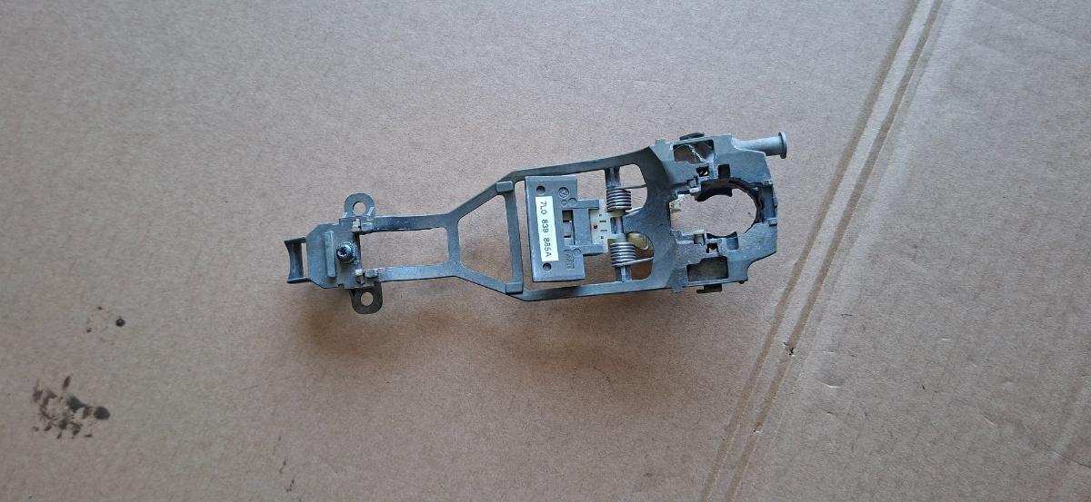 Suport exterior portiera fata VOLKSWAGEN TOUAREG 7LA, 7L6, 7L7 2002 - 2013 3.0 V6 TDI BKS, CATA 7L0839885A