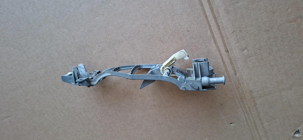 Suport exterior portiera fata VOLKSWAGEN TOUAREG 7LA, 7L6, 7L7 2002 - 2013 3.0 V6 TDI BKS, CATA 7L0839885A