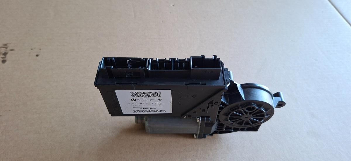 Motoras geam dreapta spate VOLKSWAGEN TOUAREG 7LA, 7L6, 7L7 2002 - 2013 3.0 V6 TDI BKS, CATA 3D0959794E
