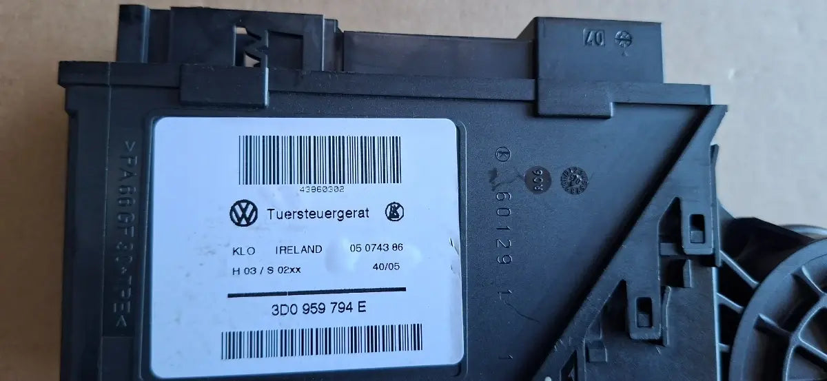 Motoras geam dreapta spate VOLKSWAGEN TOUAREG 7LA, 7L6, 7L7 2002 - 2013 3.0 V6 TDI BKS, CATA 3D0959794E
