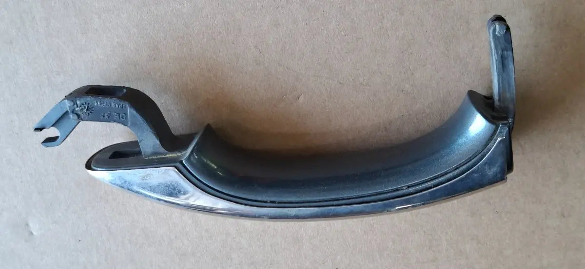 Maner exterior portiera fata VOLKSWAGEN TOUAREG 7LA, 7L6, 7L7 2002 - 2013 3.0 V6 TDI BKS, CATA 7L6837205C