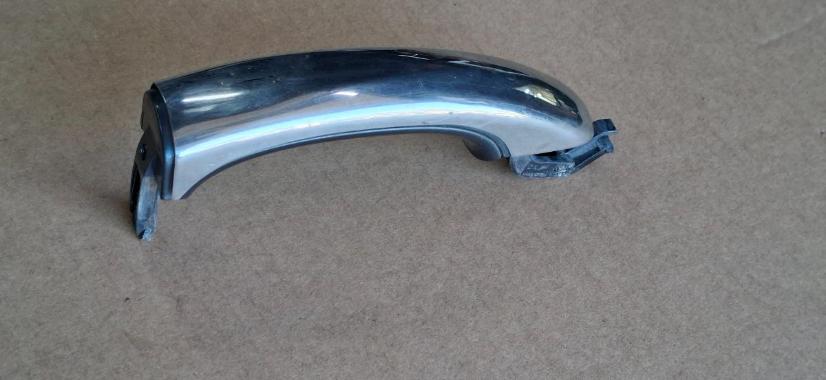 Maner exterior portiera fata VOLKSWAGEN TOUAREG 7LA, 7L6, 7L7 2002 - 2013 3.0 V6 TDI BKS, CATA 7L6837205C