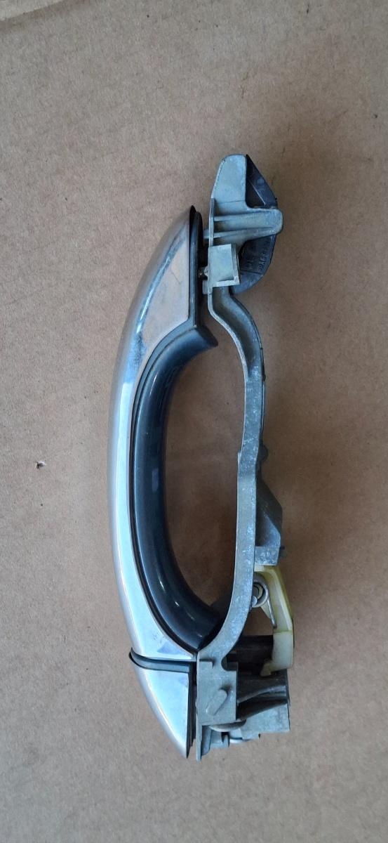 Maner/suport exterior portiera dreapta fata VOLKSWAGEN TOUAREG 7LA, 7L6, 7L7 2002 - 2013 3.0 V6 TDI BKS, CATA 7L0839886A
