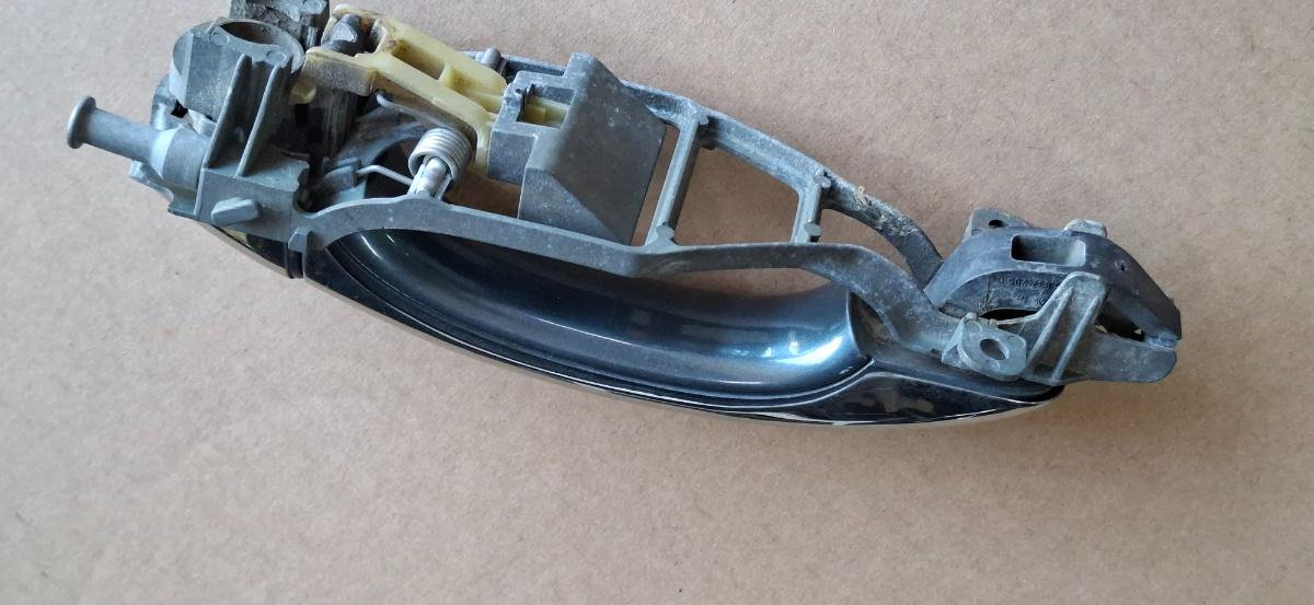 Maner/suport exterior portiera dreapta fata VOLKSWAGEN TOUAREG 7LA, 7L6, 7L7 2002 - 2013 3.0 V6 TDI BKS, CATA 7L0839886A