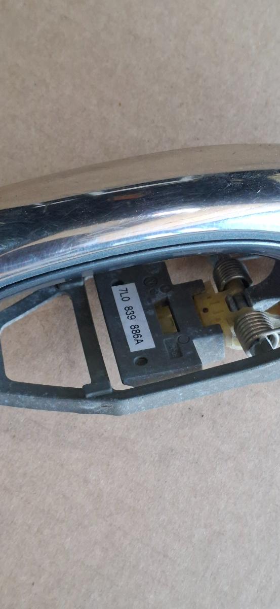 Maner/suport exterior portiera dreapta fata VOLKSWAGEN TOUAREG 7LA, 7L6, 7L7 2002 - 2013 3.0 V6 TDI BKS, CATA 7L0839886A