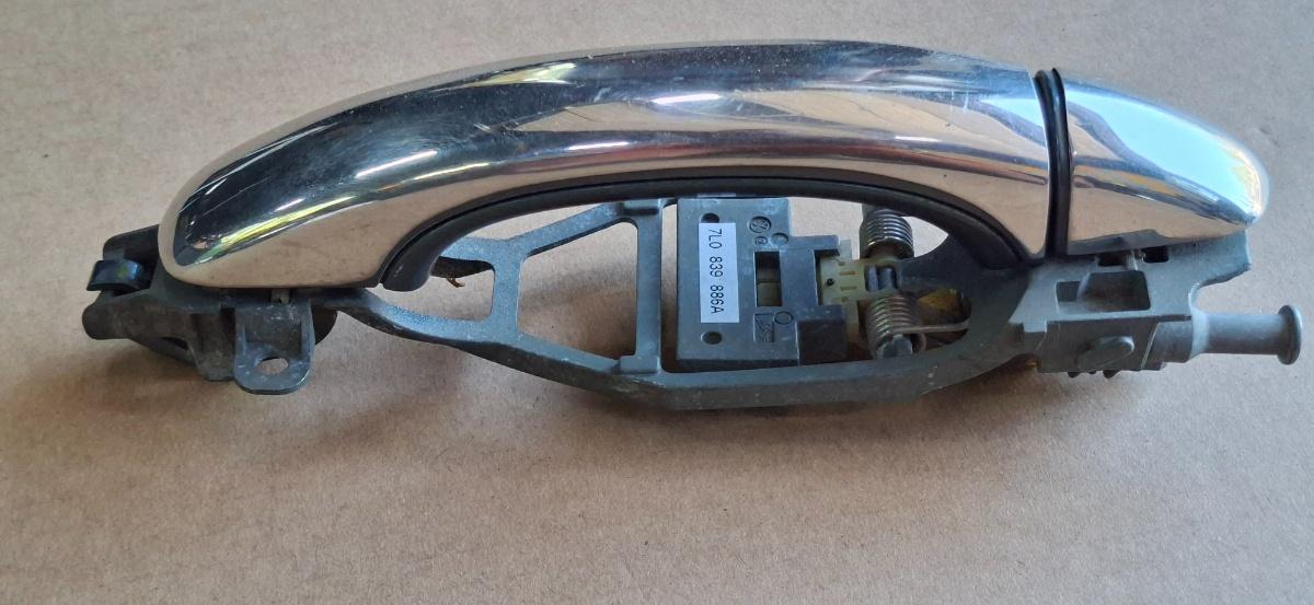 Maner/suport exterior portiera dreapta fata VOLKSWAGEN TOUAREG 7LA, 7L6, 7L7 2002 - 2013 3.0 V6 TDI BKS, CATA 7L0839886A