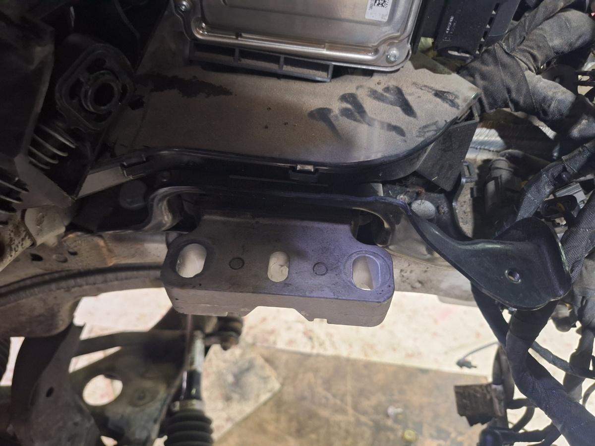 Suport tampon cutie de viteze stanga SKODA KAMIQ [ 2018 -> ] 1.5 TSI ACT EVO DPCA