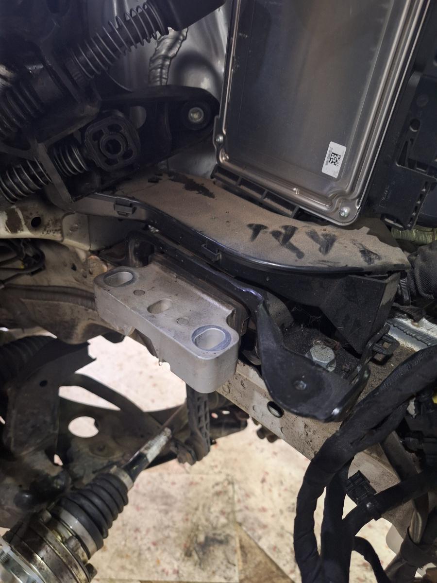 Suport tampon cutie de viteze stanga SKODA KAMIQ [ 2018 -> ] 1.5 TSI ACT EVO DPCA